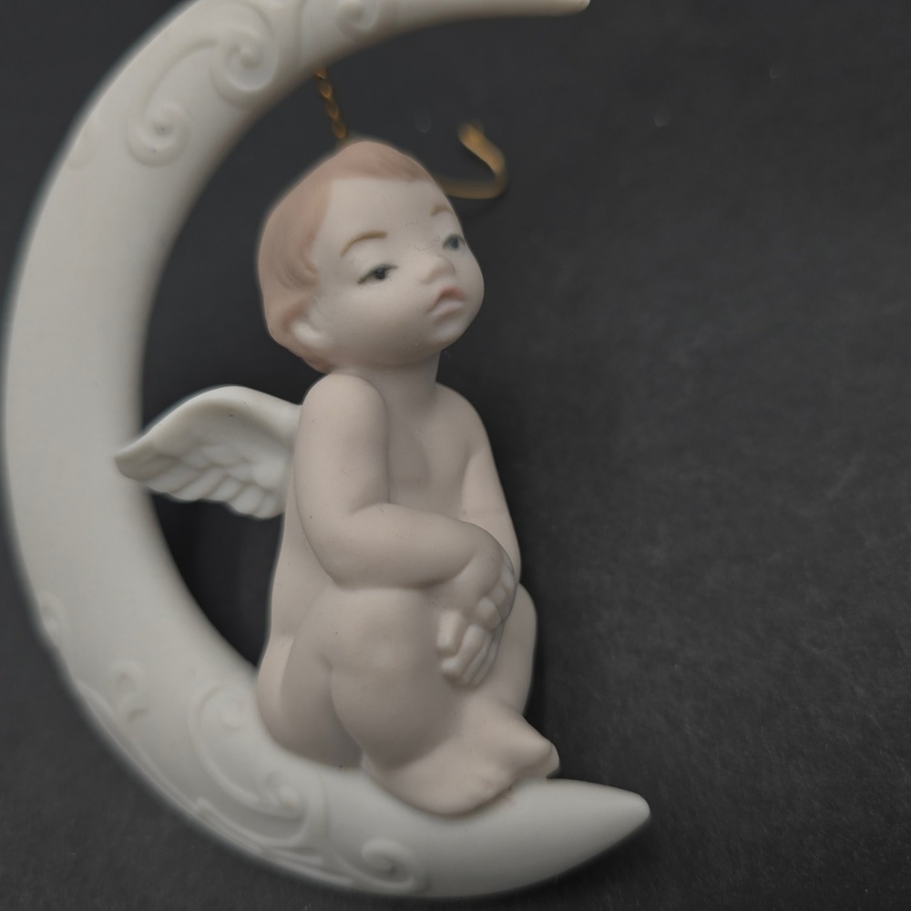 Lladro Angel on the Moon Porcelain Ornament Matte Bisque Made in Spain 2002 - Picture 3 of 7